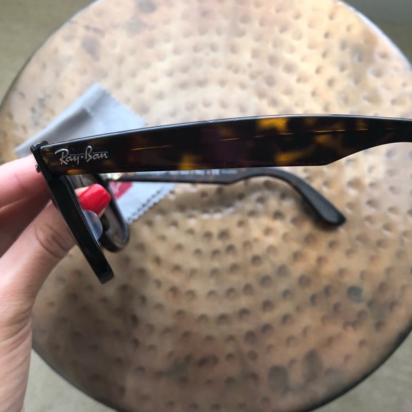 💯 Authentic Ray-Ban Wayfarer Sunglasses 😎 - Picture 2 of 6